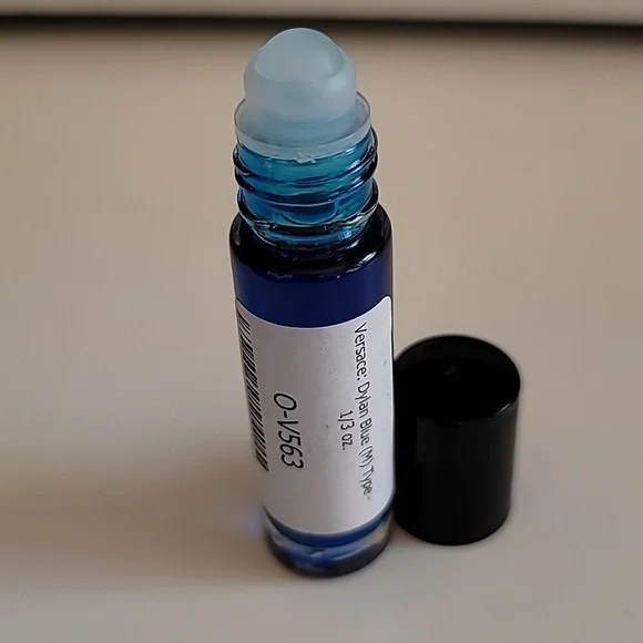 Versace: Dylan Blue (M) Aroma Similar Type Body Oil - 1/3 oz. - Rollerball - Picture 2 of 2